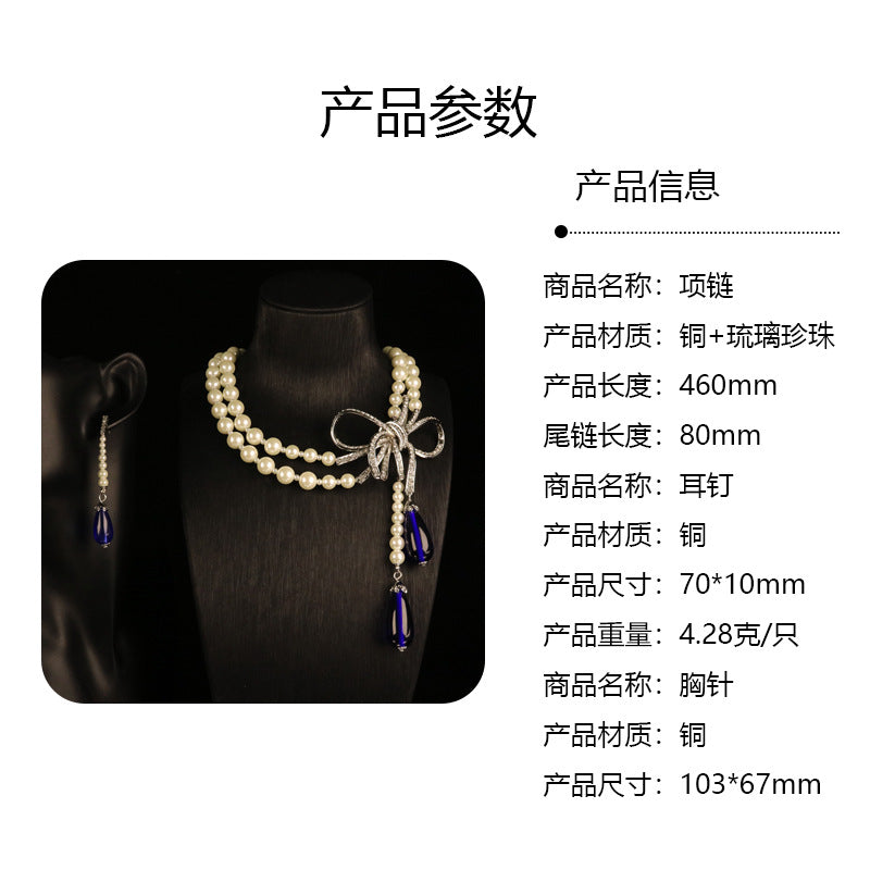 Bijoux élégants : Collier fantaisie nœud papillon en cuivre orné de diamants et perles de verre, pour une touche de luxe discret et de raffinement personnel.