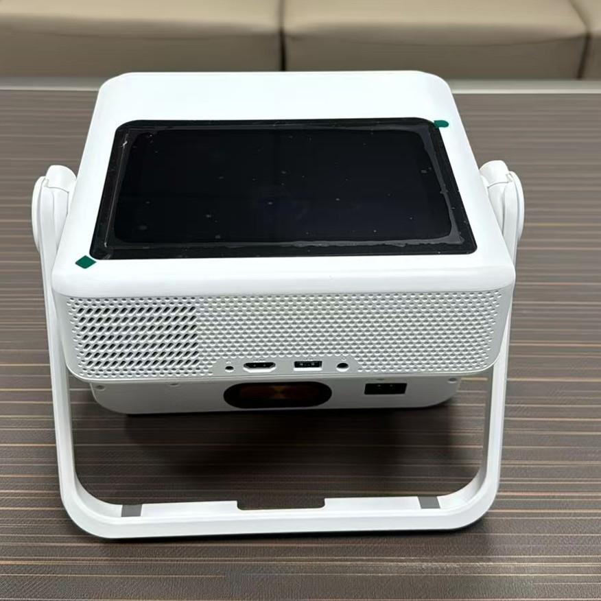 Projecteur tactile avec écran orientable et haut-parleur